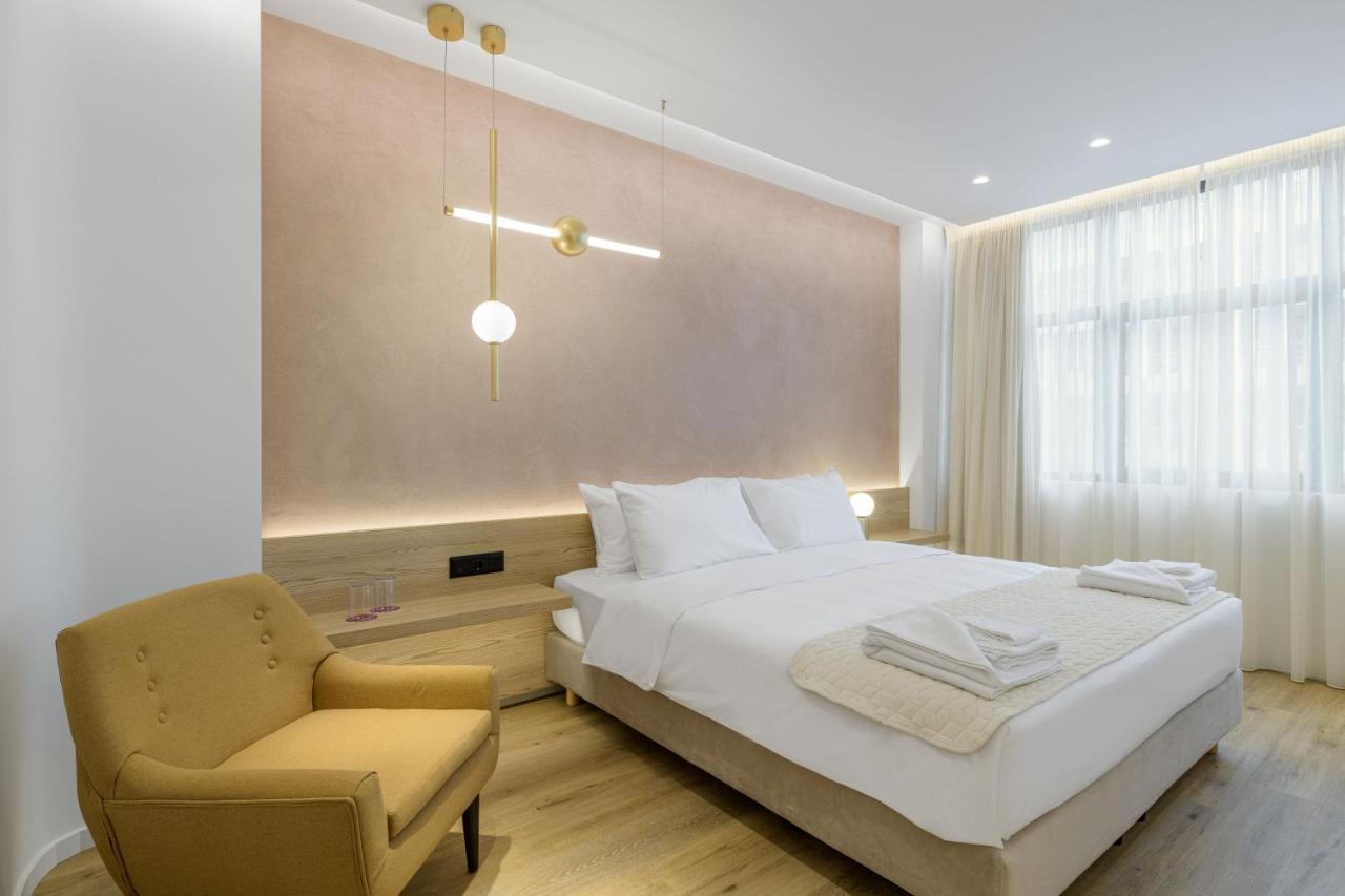 Acropolis Magenta Luxury