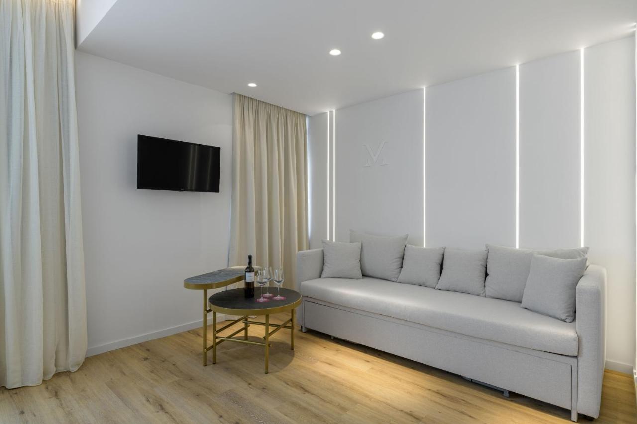 Acropolis Magenta Luxury