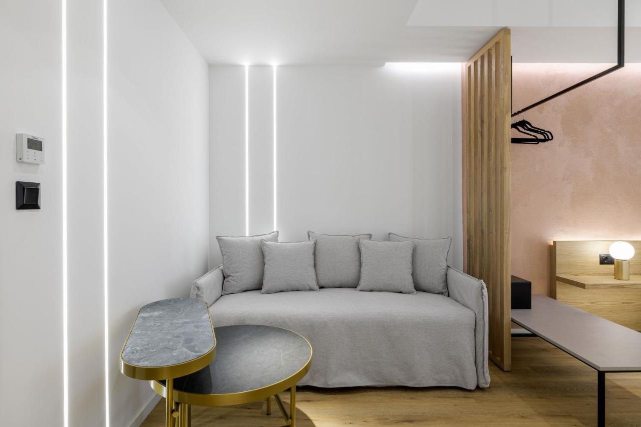 Acropolis Magenta Luxury